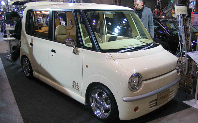 【東京オートサロン'04続報】中を覗いて……タイロス『タント』