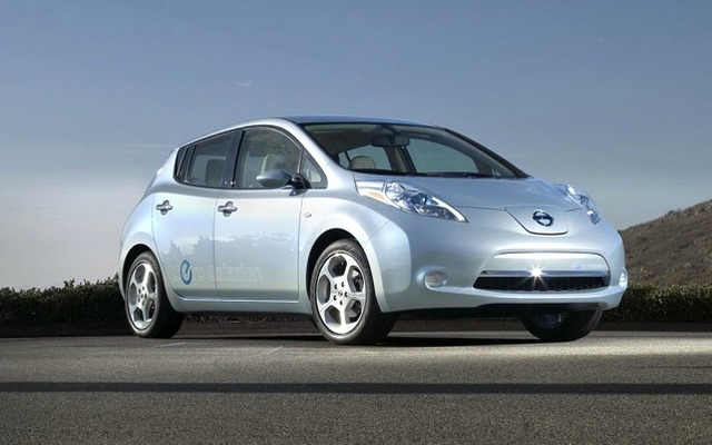 7月26日、世界累計販売が1万台を超えたことが明らかになった日産リーフ