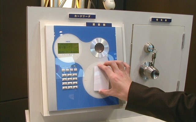 【SECURITY SHOW 2000 Vol. 4】これが『ICカード免許証』のサンプルか!?
