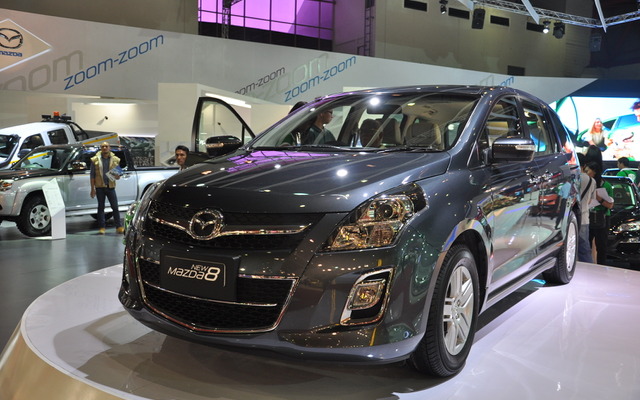 Mazda8（日本名：MPV。ジャカルタモーターショー11）
