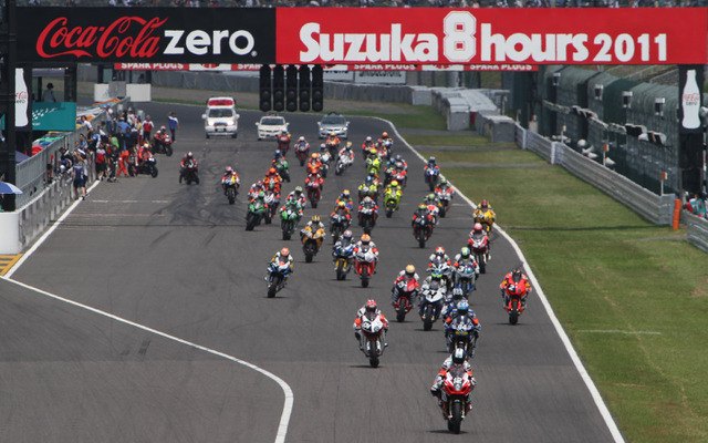 【鈴鹿8耐】写真蔵…上位3チームの走りと表彰台