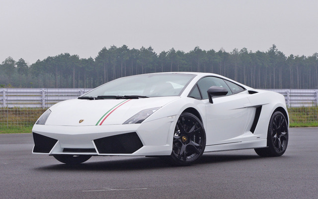 ランボルギーニ ガヤルド LP550-2 トリコローレ