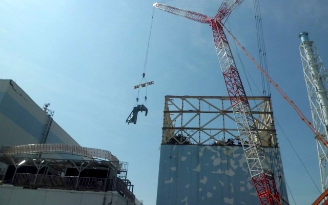 福島第一原子力発電所1号機原子炉建屋カバー鉄骨建方の作業状況（8月10日撮影）