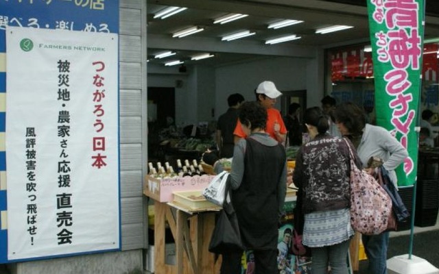 カーセブンが開催する野菜直売会のようす