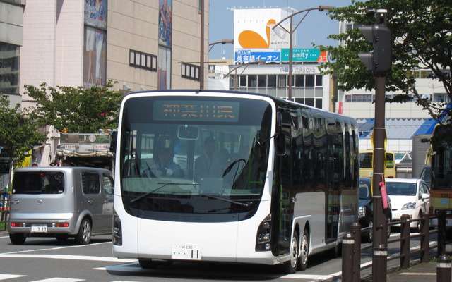 慶應義塾大学の電動フルフラットバス
