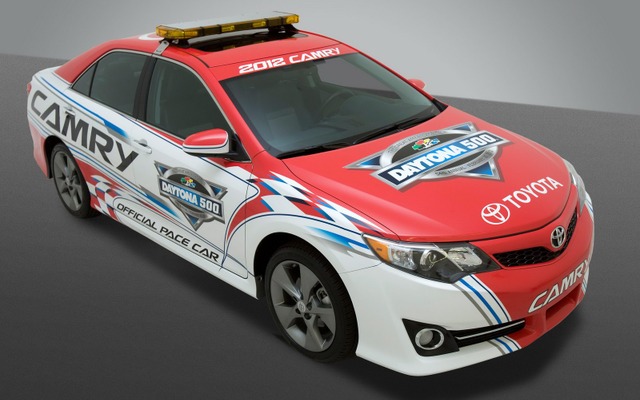新型カムリのデイトナ500ペースカー