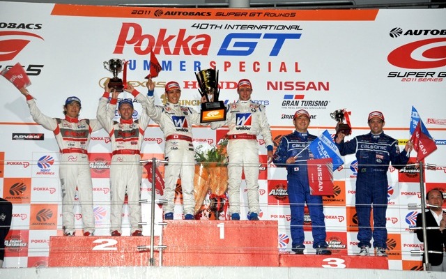 SUPER GT第5戦（鈴鹿）、GT500クラス表彰台。向かって左端が柳田選手