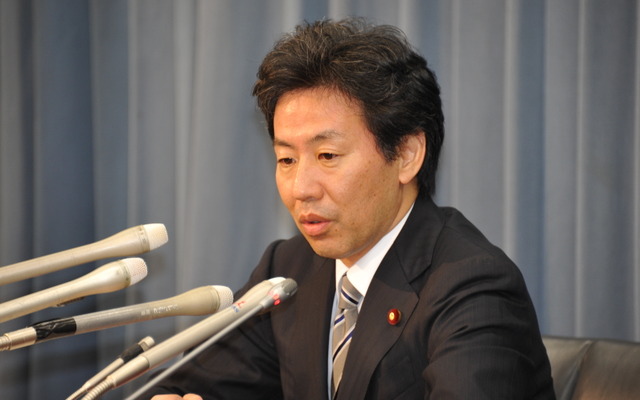 安住淳財務相