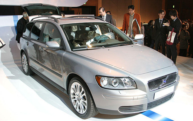 【ボルボ『S40/V50』写真蔵】V50は、モダン・スポーツ・エステートを謳う