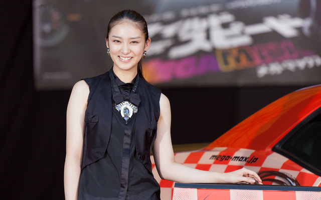 武井咲、映画『ワイルド・スピード MEGA MAX』オリジナルカーを披露