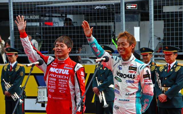 東軍キャプテンの本山選手と西軍キャプテンの脇坂選手（写真：2010年大会のようす）