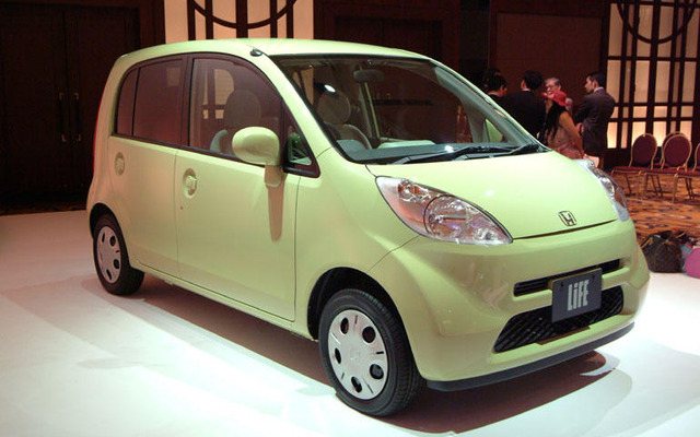 ホンダの2005年度採用計画、大卒文系を増員
