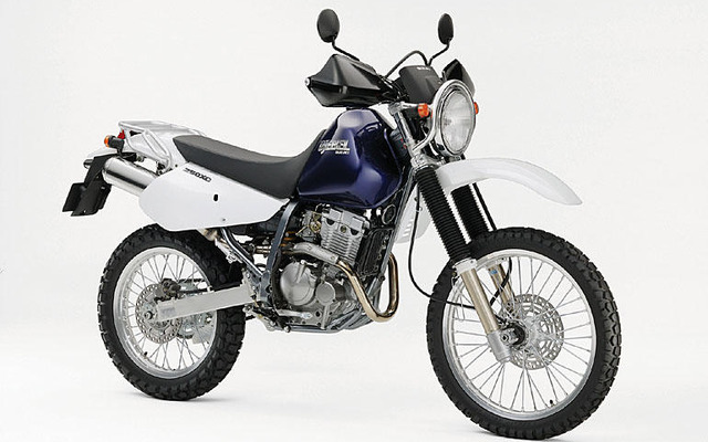 スズキ『ジェベル250XC』一部改良、バッテリー容量アップ