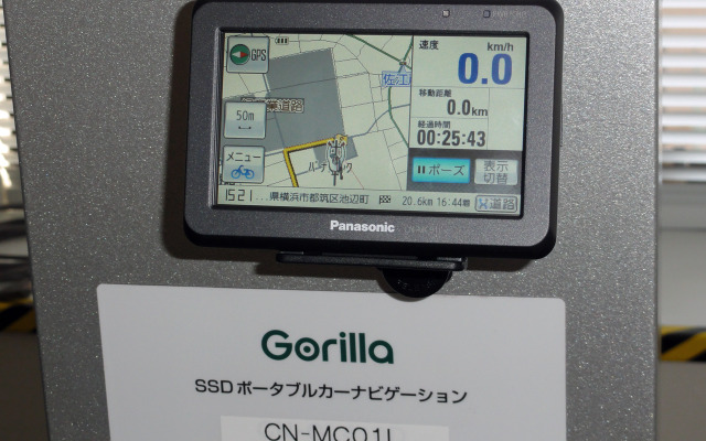 モニターサイズを4.3型としたCN-MC01L。自転車用としては少し大きめのサイズで視認性と操作性を向上した