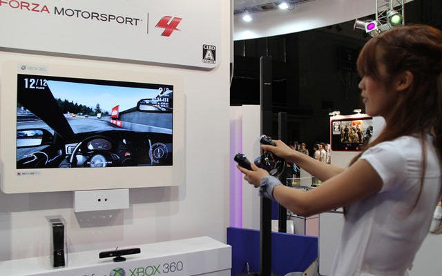 【TGS 2011】エアハンドルでカーブを攻めろ！『Forza Motorsport 4』に試乗  