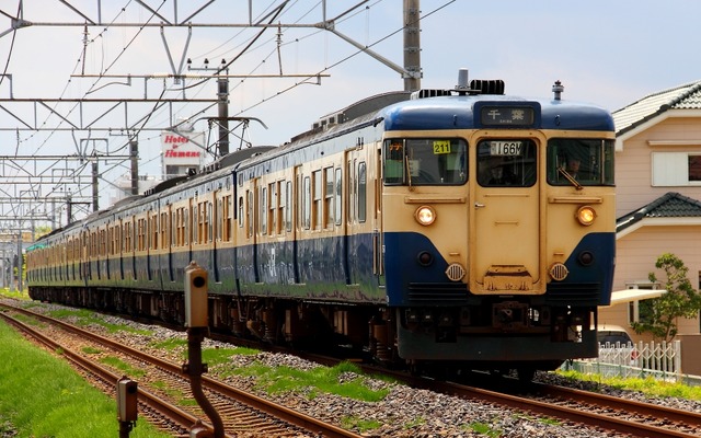 定期列車運用に就いていた今年春ごろの113系8両編成