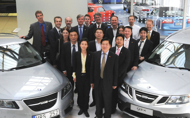 5月末、スウェーデンのサーブ本社を訪問した中国のパンダオートモビルトレード社の一行