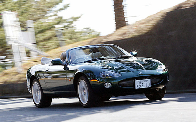【'04 JAIA】小沢コージ　ジャガー『XKR』はっきりいって、昔のイメージで勝負してます