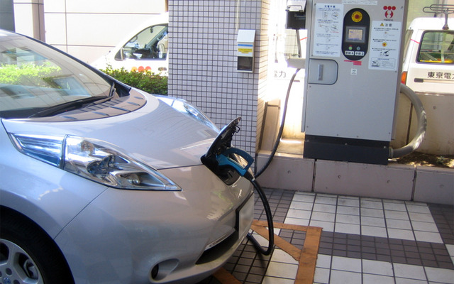 住友電工が開発したCHAdeMO仕様急速充電器コネクタ付ケーブルのフィールド試験