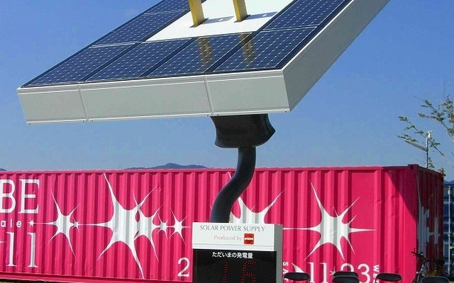 神戸ビエンナーレ2011・芸術祭に展示される「SOLAR-OUTLET」