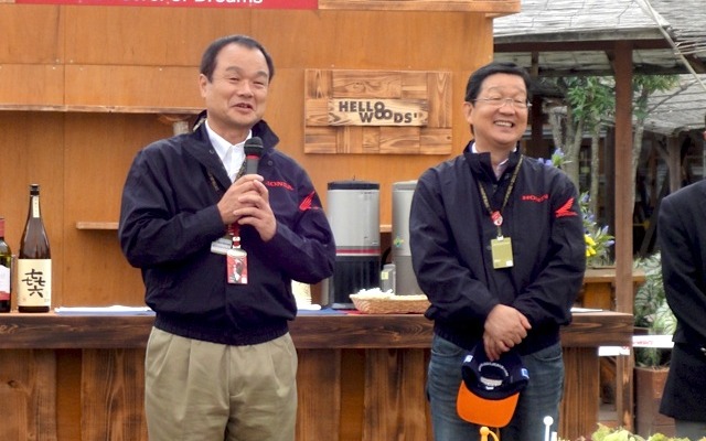 大山取締役専務執行役員（向かって右）と伊東社長
