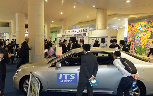 東京・新橋にある汐留シオサイトの地下街で開催中の「ITSスポットサービス展示会」