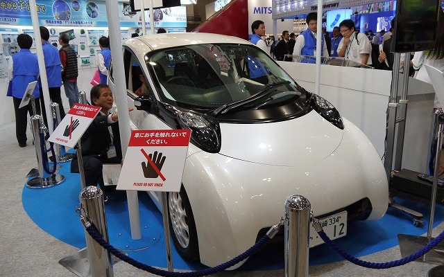 見慣れないクルマがそこに…