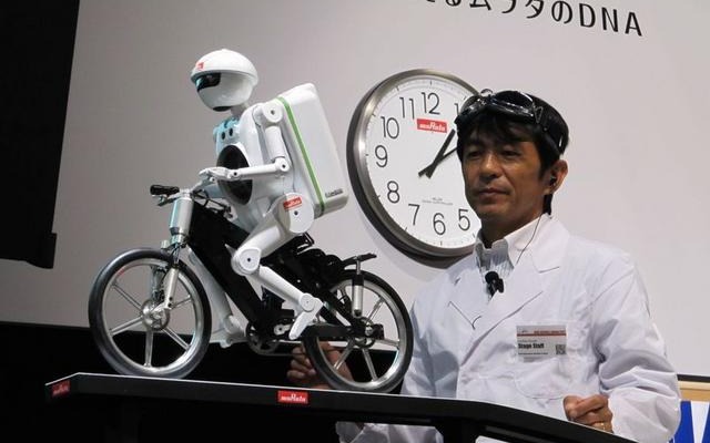 同社の技術PR用として一躍有名になった自転車型ロボット「ムラタセイサク君」