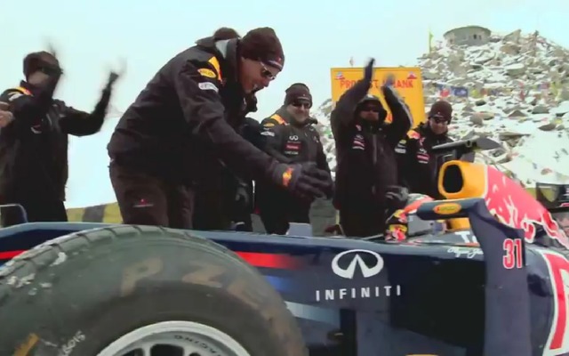 標高5600mというインド北部ヒマラヤ山脈のカルドゥン・ラ峠を走破したF1レッドブルレーシング