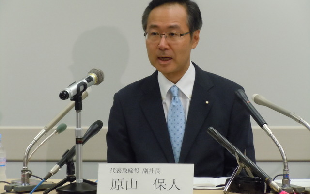 VWとの提携解消について、都内で緊急会見に臨むスズキの原山副社長