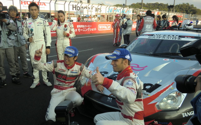 ミシュラン装着のGT-Rで、2011年GT500王座を獲得した柳田（左）とクインタレッリ。