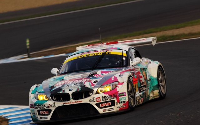 “痛車”の初音ミクグッドスマイルBMWがSUPER GT300クラスのチャンピオン獲得