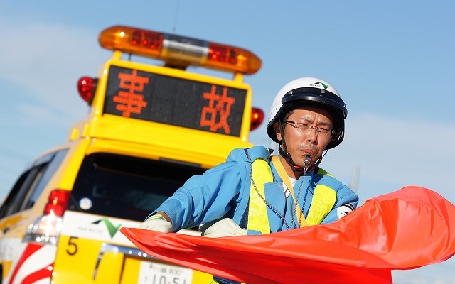 高速道路の安全を守っているのが、道路会社のパトロール隊だ。
