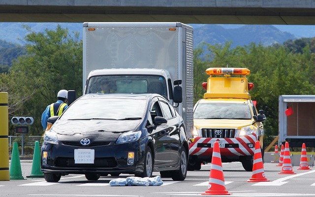 単独事故を起こしたクルマに後続車が衝突…というのはよくある事故形態。