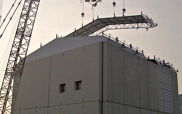 東京電力福島第一原発、原子炉建屋カバー屋根パネル（10月14日）