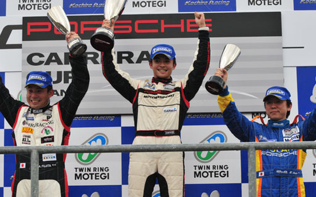 PCCJ2011 安岡が全戦ポール・ツー・ウィン達成