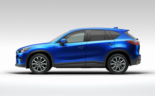 CX-5のサイドビュー。ボンネット上にサイドアンダーミラーがないため、スタイリッシュ