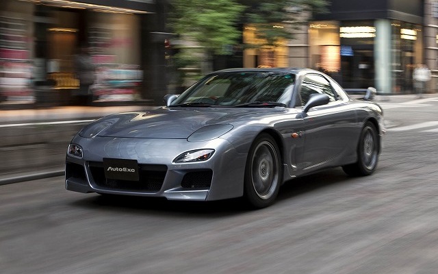 オートエグゼ「FD-04」を装着したRX-7