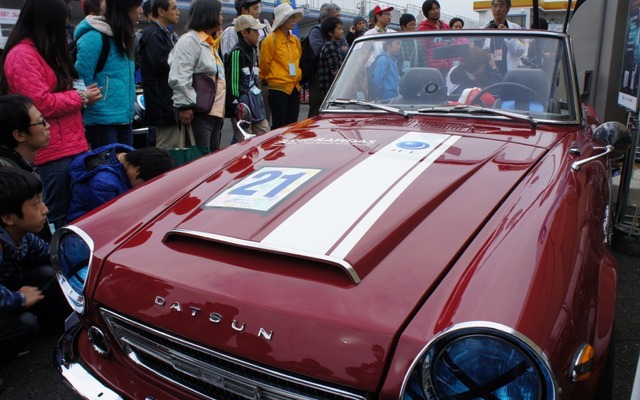 筑波サーキットで開催された日本フェスティバルに、改造EVを愛好する人たちが集まった