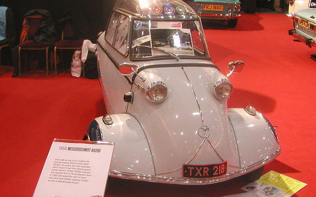 【クラシックカーライブ2004】三輪車集合、子供に人気