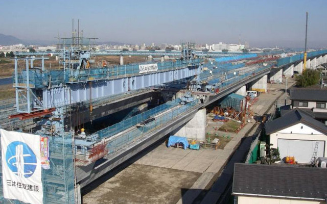 三井住友建設 分割製作方式U桁リフティング架設工法を用いた高架橋工事