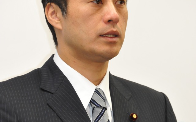 自身の処分について話す細野豪志環境相