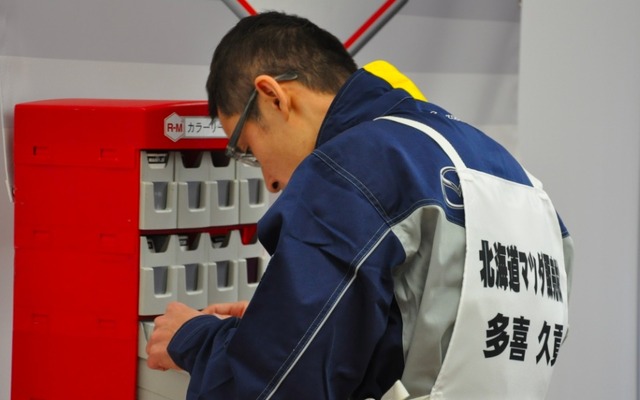 競技会初日の18日は、筆記試験とカラーリーディングが行なわれた
