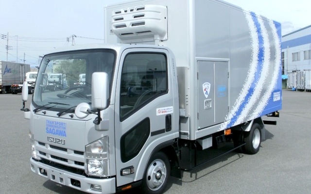 ハイブリッドボディ搭載車両（佐川急便仕様）