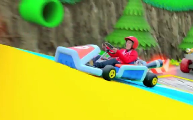 実物大マリオカートが実際に走行するCM映像（動画キャプチャー）