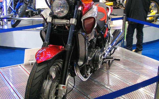 【東京モーターサイクルショー04】クラフトマンシップ全開!…過激な『V-MAX』