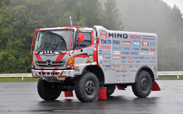 日野 ダカールラリー2012　新型レーシングトラック