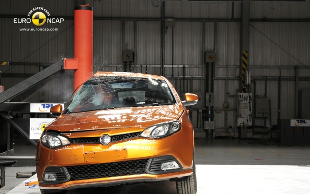 中国上海汽車傘下にある英国MGの新型車、MG6の衝突テスト