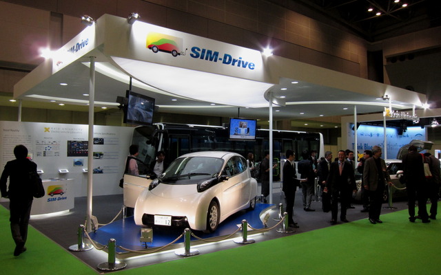 シムドライブ・慶應義塾大学電気自動車研究室の合同ブース