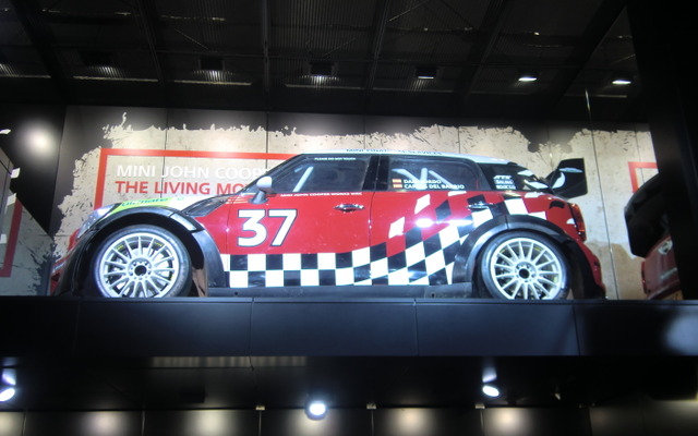 今季からWRC参戦を開始したMINIのブース。No.37はダニ・ソルドのマシン。